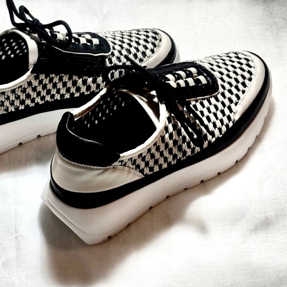 Vaneli Sport Women’s Sneakers Black/White 7 1/2 - Picture 5 of 5